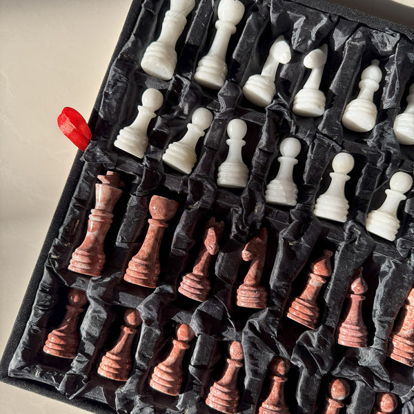 Black & Rose Chess (15x15)
